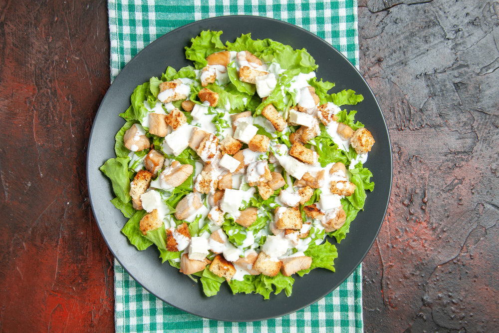 Salată Caesar proteică pentru pasionații de fitness